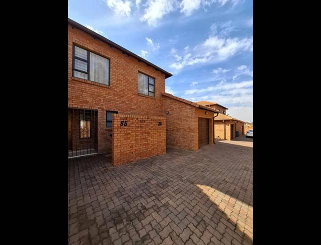 3 BEDROOM PROPERTY TO RENT IN WILLOW PARK MANOR